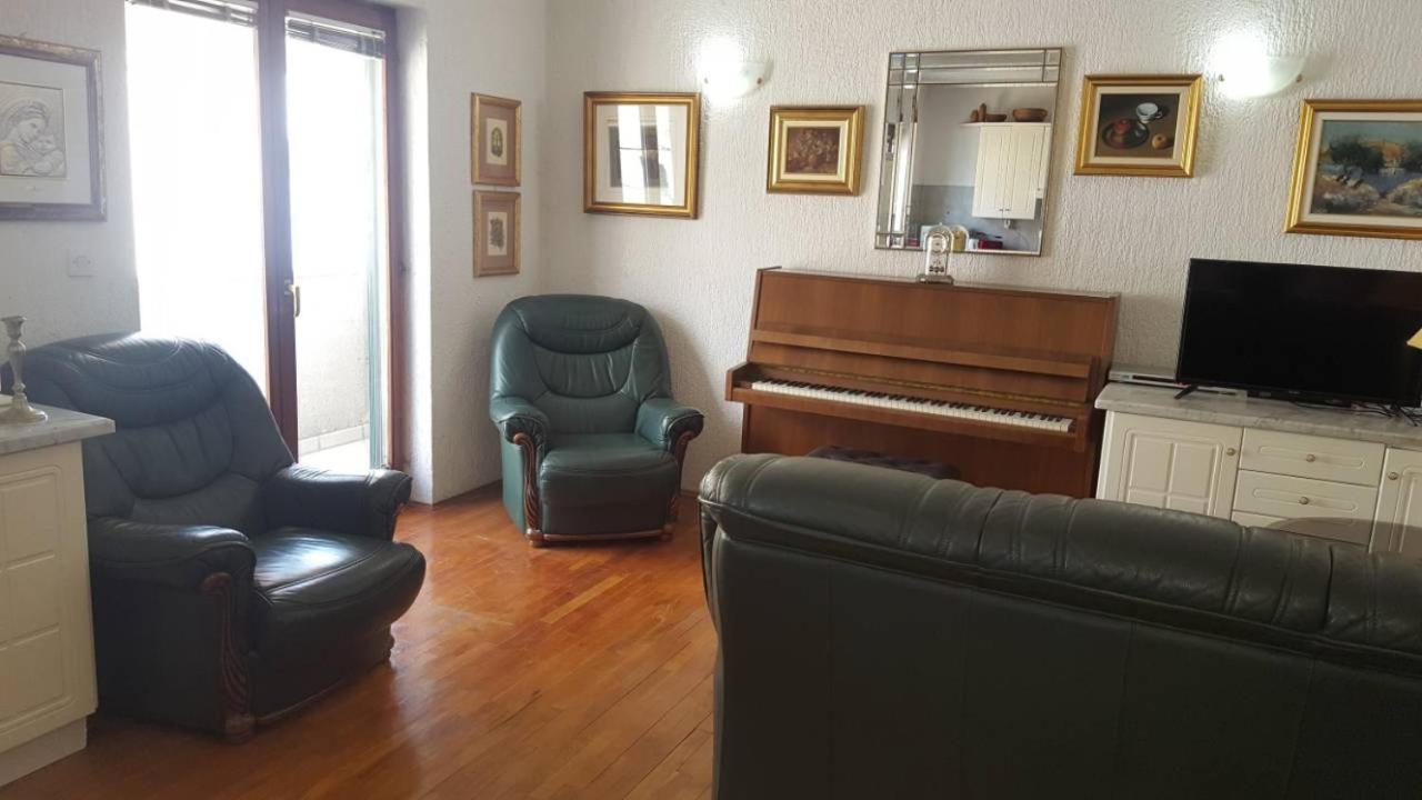 Apartment Sara Пироваць Екстер'єр фото